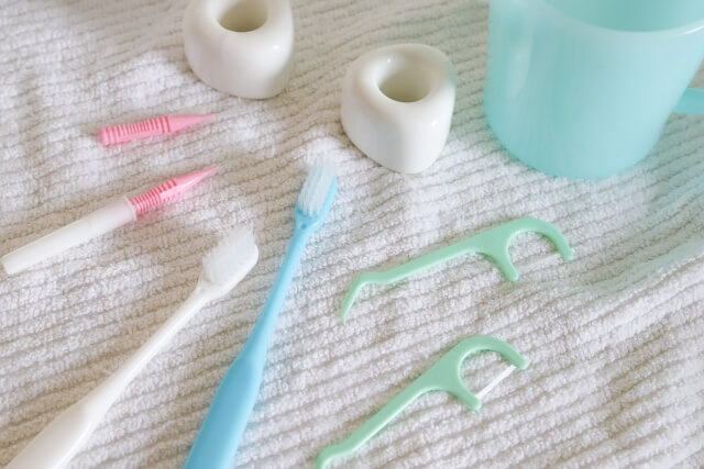 歯ブラシと歯間ブラシとデンタルフロス